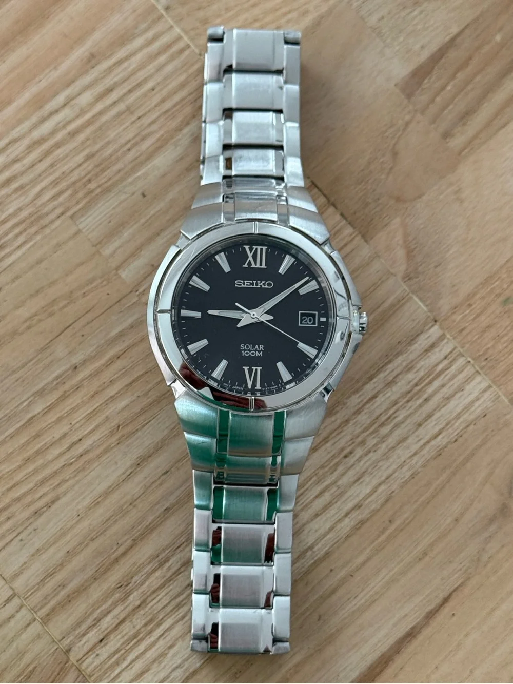 Seiko Solar Luxury Watch Black Dial Stainless Steel Bracelet Case Date Window